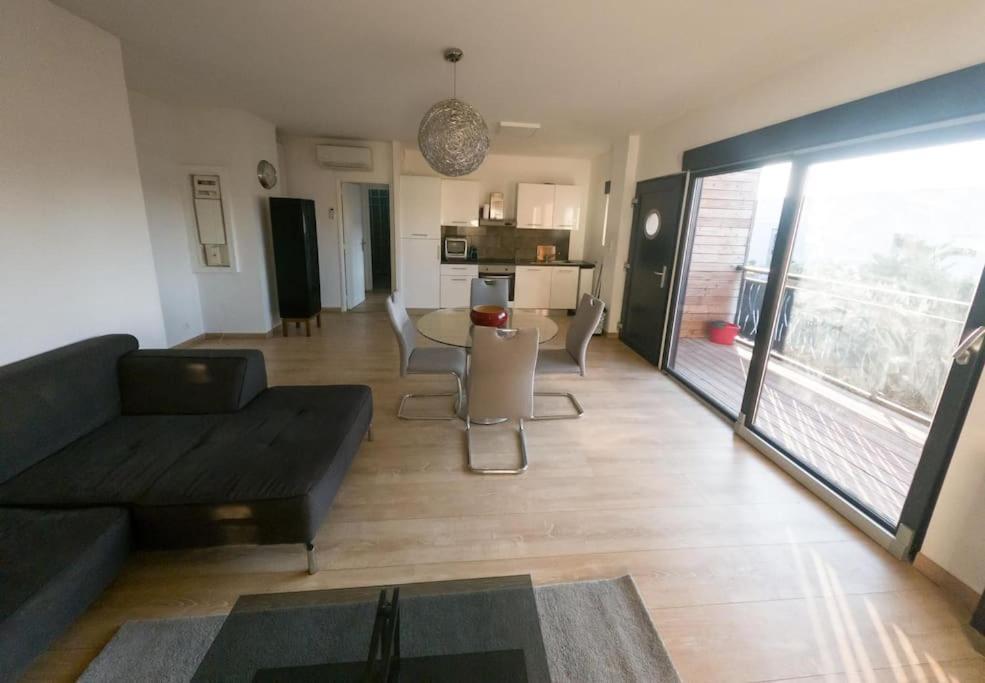 "Le Relax" - Velaux Appart Climatise - 6 Pers Avec Terrasse A 15 Min Plage Et Aeroport Exterior foto